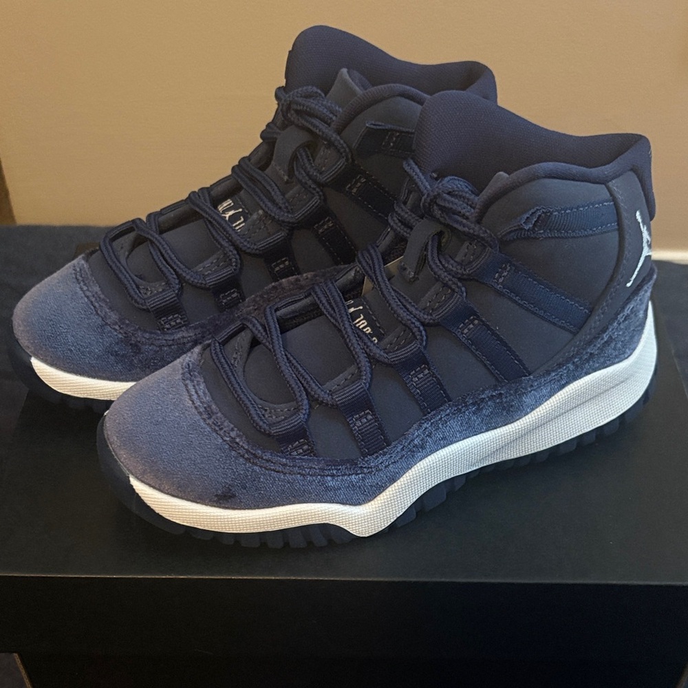 Nike Air Jordan 11 Retro sneakers
